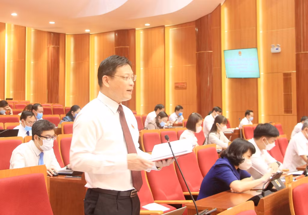 Kỳ họp thứ 3, HĐND tỉnh khóa XIV: Các đại biểu thảo luận tại hội trường ảnh 5