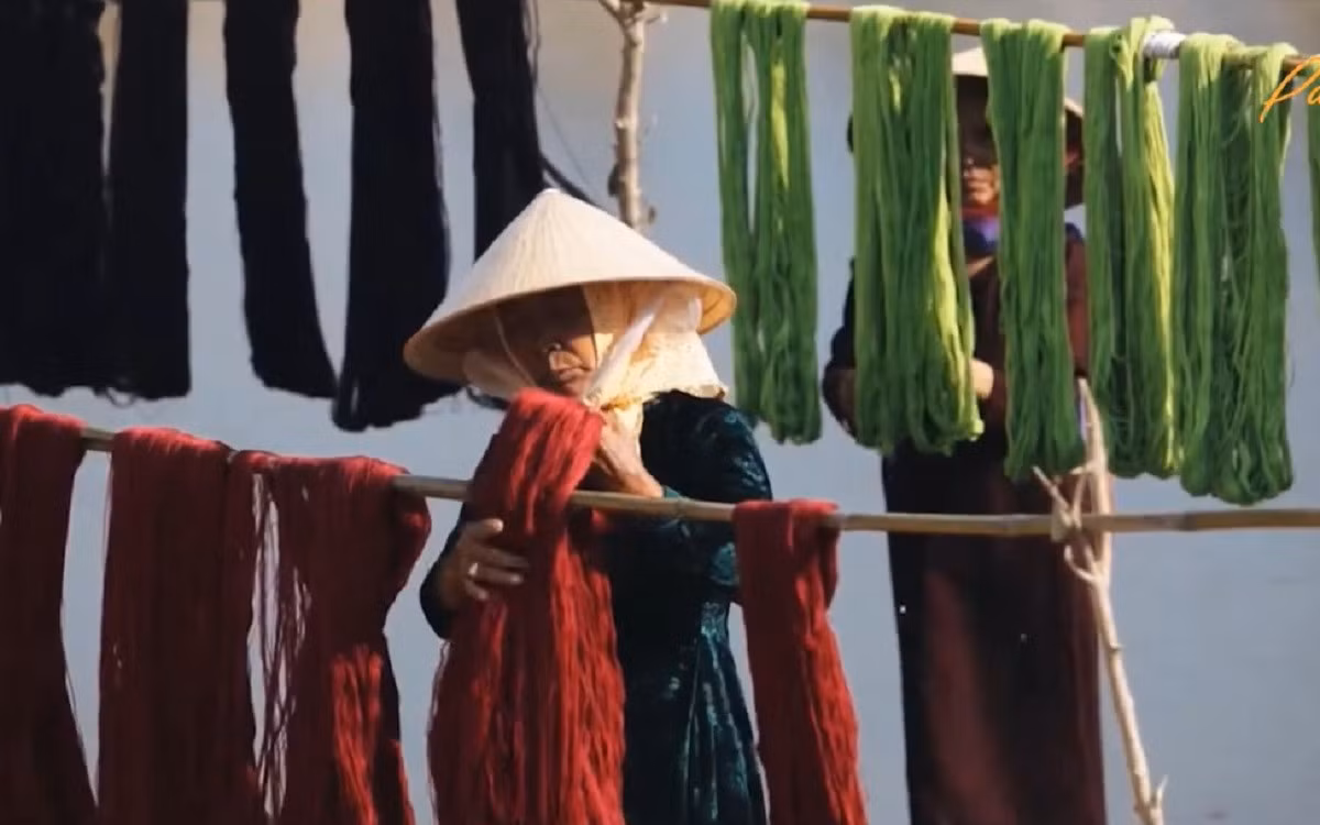 Tôn vinh nét đẹp phụ nữ Việt Nam và làng nghề truyền thống ảnh 2