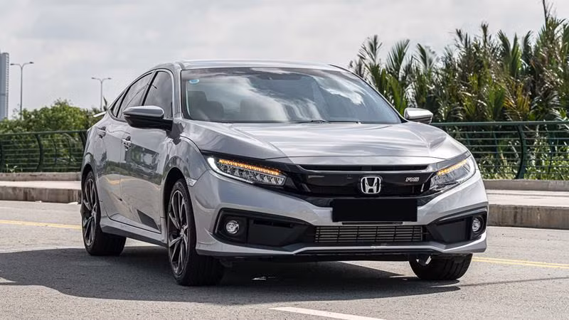 Honda Civic là mẫu xe nhập khẩu từ Thái Lan. Xe sedan hạng C nào ở Việt Nam uống xăng khoẻ nhất?