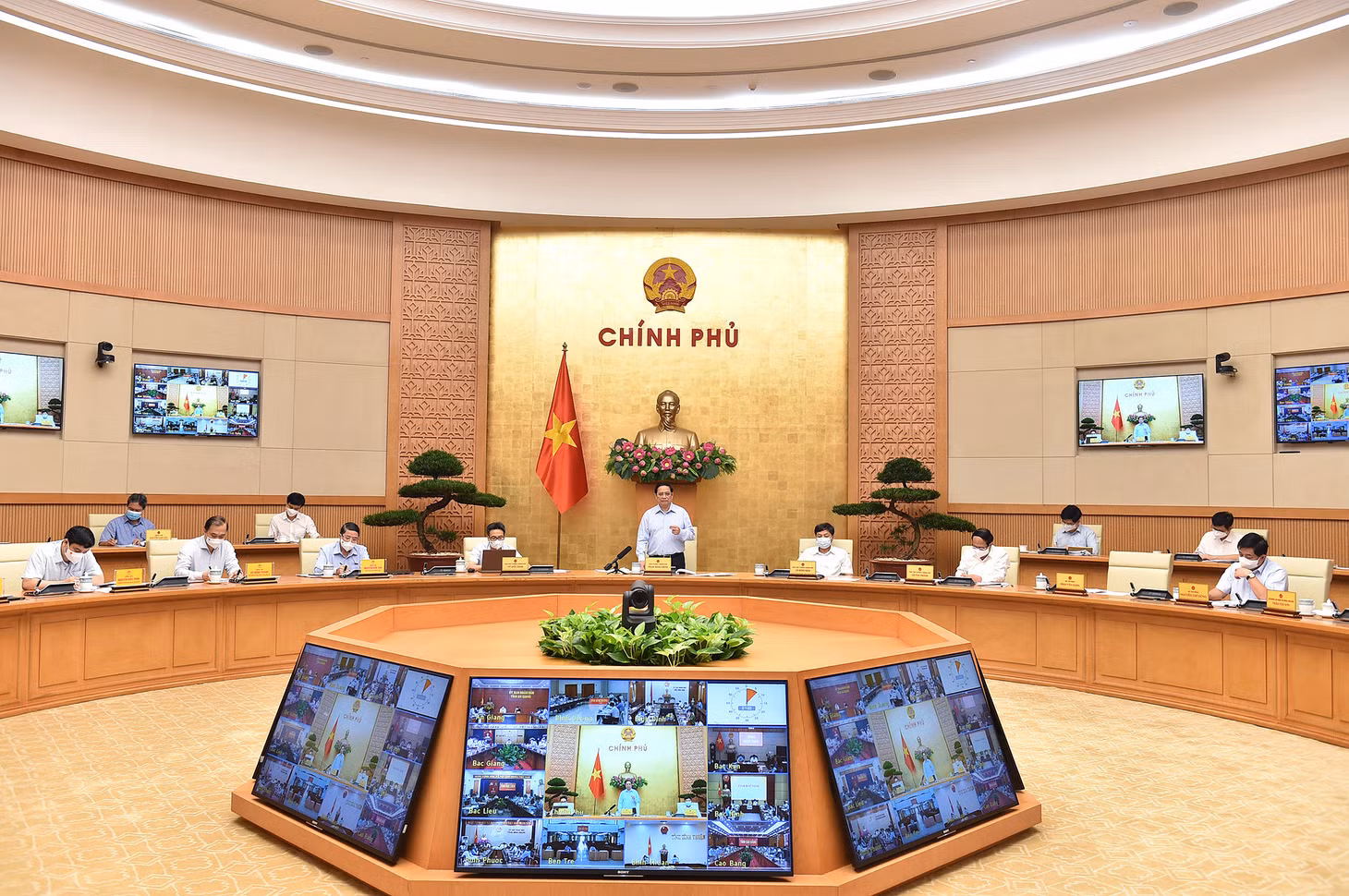 Thủ tướng yêu cầu các Bộ trưởng công bố khung quy hoạch ngành để các địa phương nghiên cứu, tiếp thu, tích hợp, cụ thể hóa vào quy hoạch địa phương, phù hợp với quy hoạch quốc gia và quy hoạch vùng. - Ảnh: VGP/Nhật Bắc