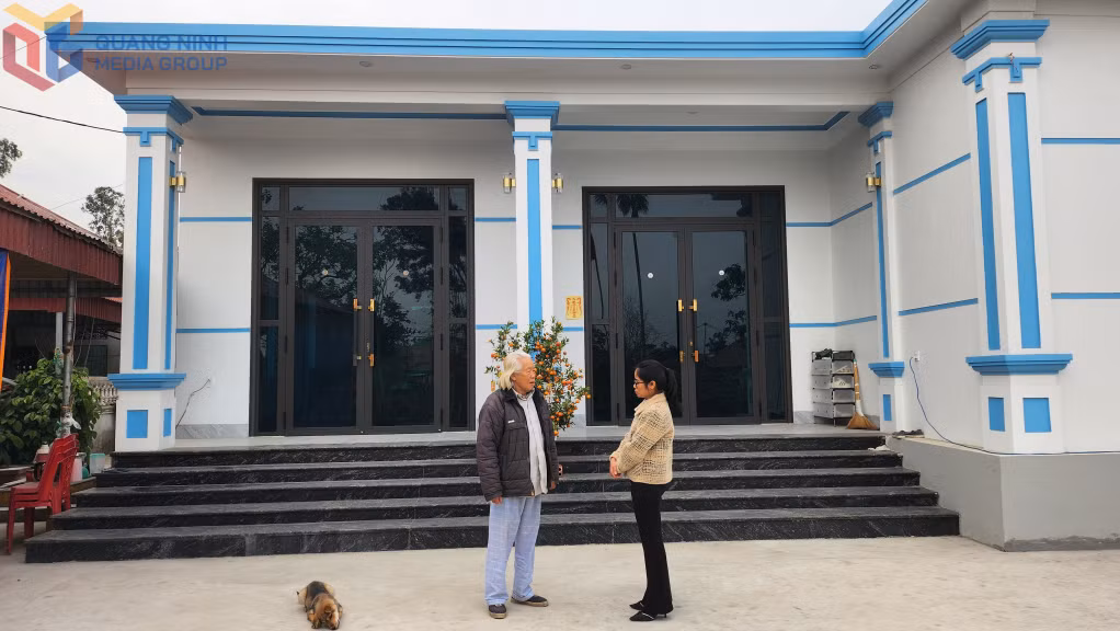 Ông Bùi Thanh Tuân (Tiền An, TX Quảng Yên) chia sẻ niềm vui về căn nhà mới. 