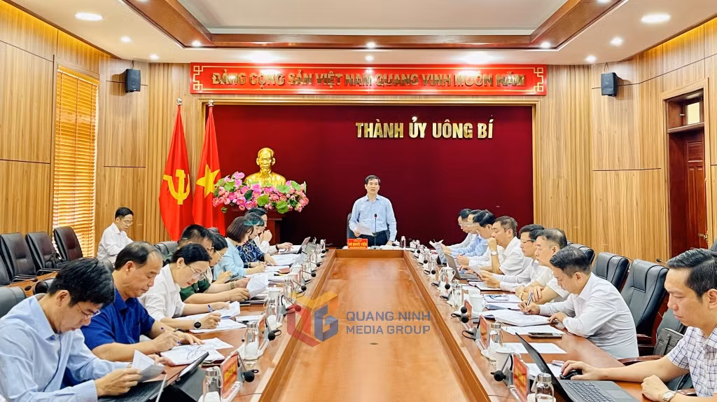 Quang cảnh cuộc họp.