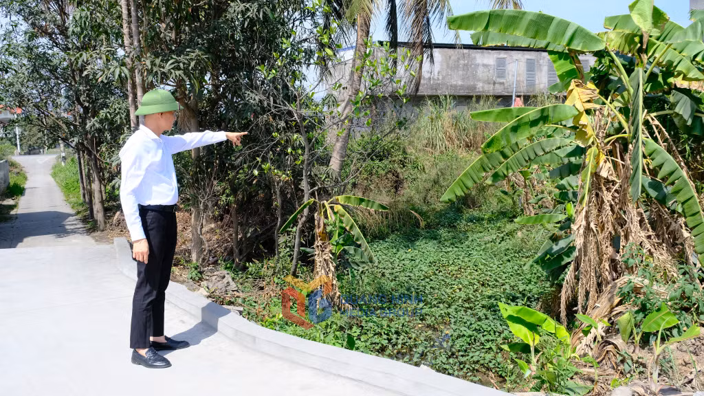 Vị trí vỉa hè chưa thể thi công hạ tầng do người dân chưa đồng thuận bàn giao mặt bằng của dự án khu đô thị 188 tại phường Mạo Khê, TP Đông Triều.