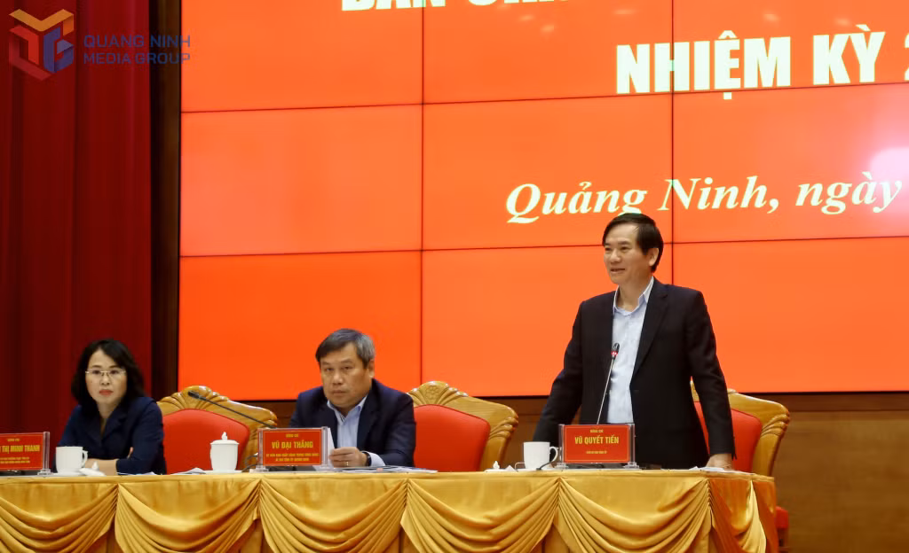Đồng chí Vũ Quyết Tiến, Phó Bí thư Tỉnh ủy, phát biểu tại hội nghị.