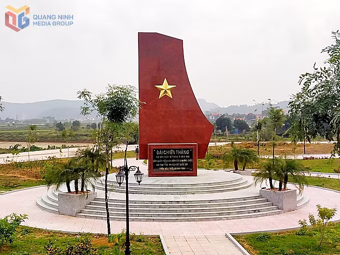 Đài Chiến thắng tưởng nhớ và tôn vinh chiến công oanh liệt của quân và dân xã Xuân Sơn.