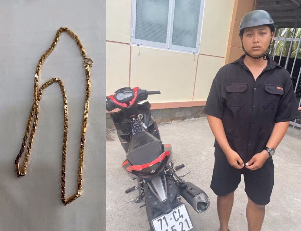 Đối tượng Mẫn bị công an bắt giữ cùng với tang vật cướp. Ảnh: Quang Duy