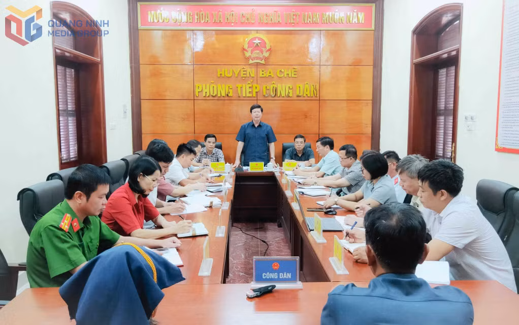 Lãnh đạo huyện Ba Chẽ tiếp công dân định kỳ. Ảnh: Trung tâm TT-VH Ba Chẽ