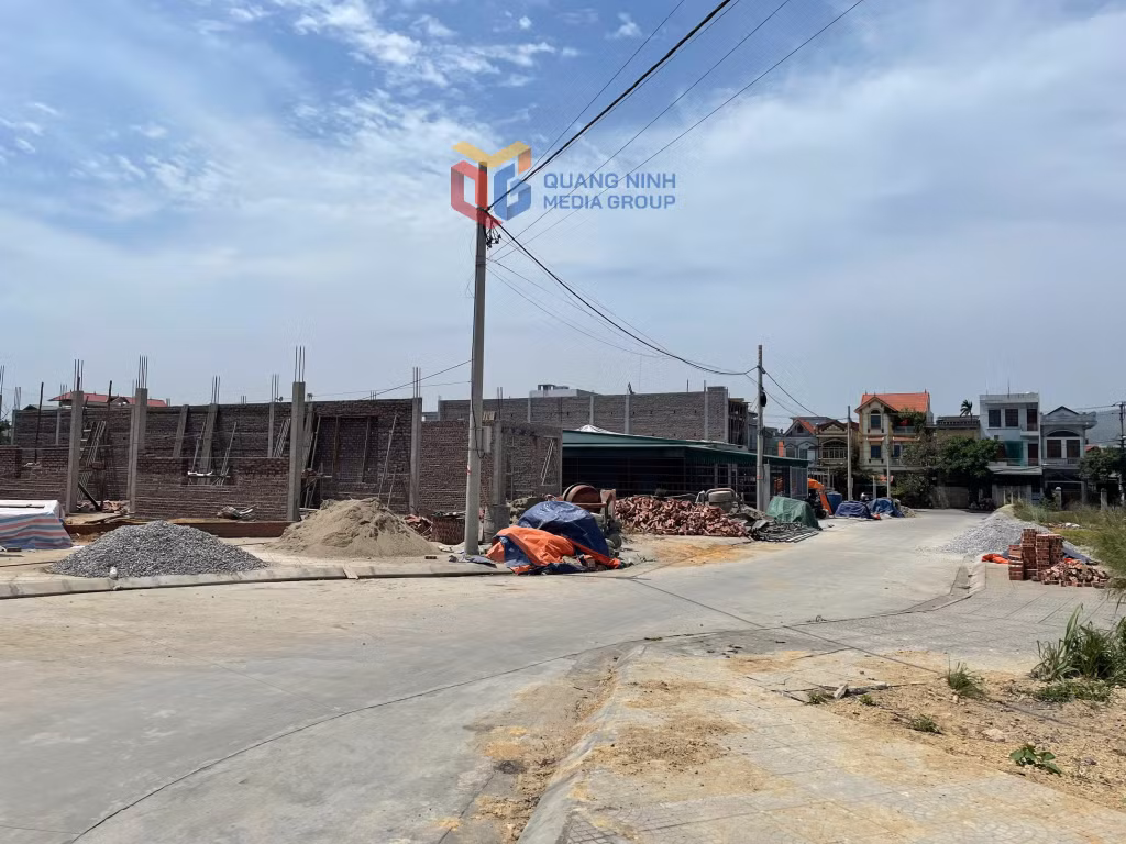 Dự án khu nhà ở tập thể công nhân của Công ty Than Mạo Khê (phường Mạo Khê) sau khi được thu hồi đã đưa vào xây dựng khu tái định cư.