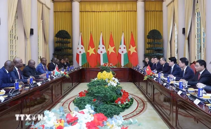Chủ tịch nước Lương Cường và Tổng thống Burundi Évariste Ndayishimiye hội đàm. (Ảnh: Lâm Khánh/TTXVN)