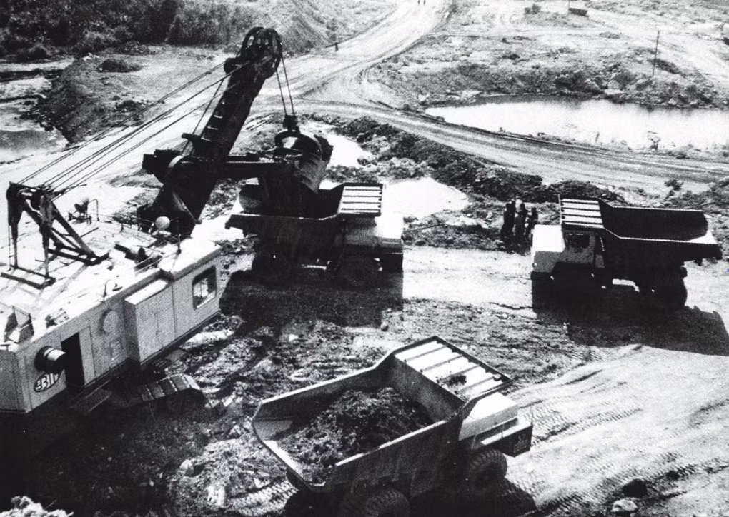 Khai trường khai thác than những năm 1980. Ảnh tư liệu