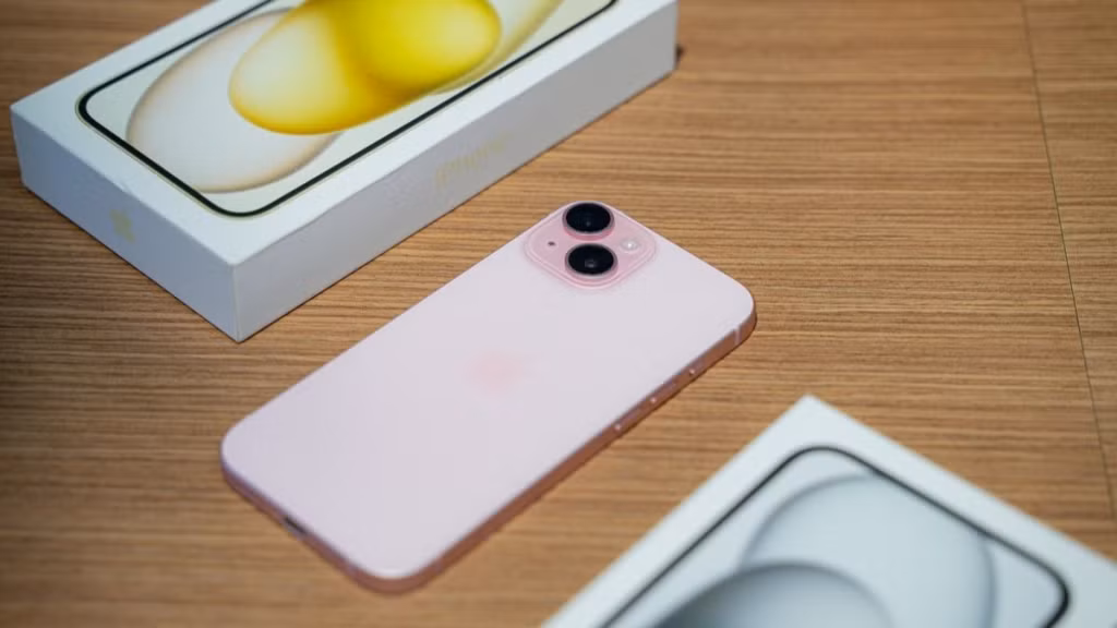 Thông số chi tiết iPhone 15 thường và iPhone 15 Plus.