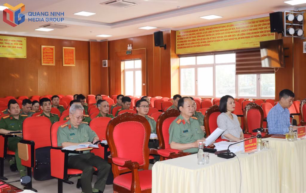 Các đại biểu dự hội nghị tại điểm cầu Quảng Ninh.
