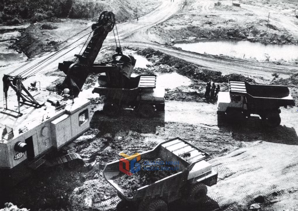 Khai trường kahi thác than những năm 1980