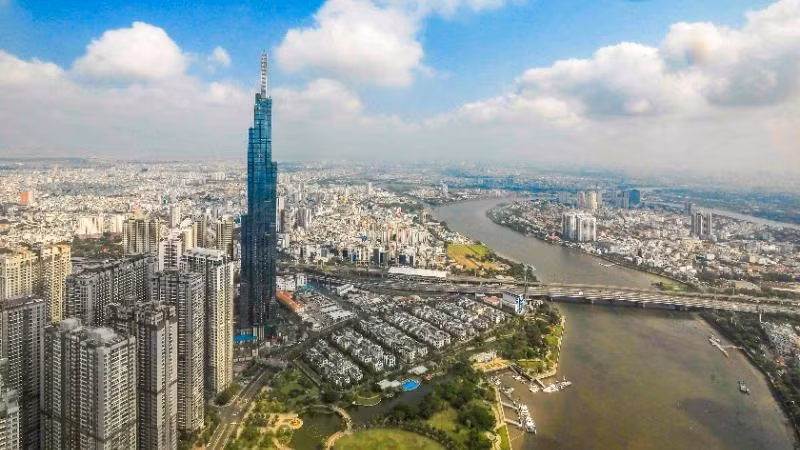 Sau 50 năm xây dựng và phát triển, hạ tầng Thành phố Hồ Chí Minh ngày càng đồng bộ, hiện đại. (Ảnh: THẾ ĐẠI)