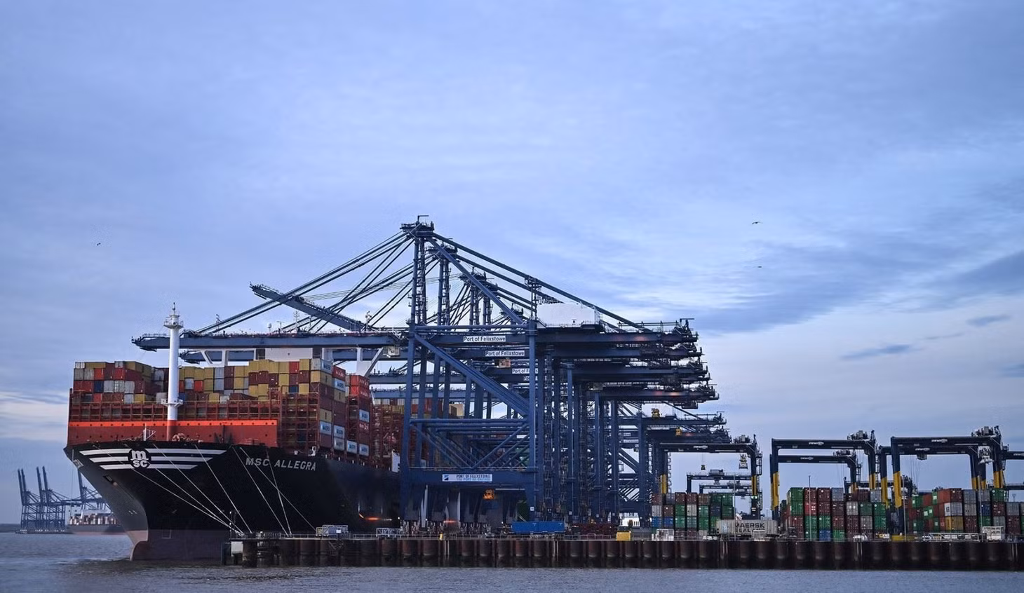 Quang cảnh cảng container ở thị trấn Felixstowe, Suffolk, Anh. Ảnh: Getty Images/TTXVN