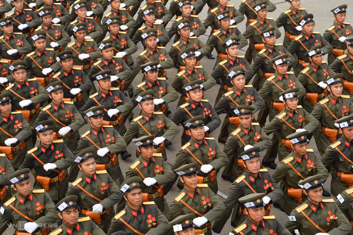 Khối sĩ quan đại diện cho 5 cánh quân tiến vào Sài Gòn ngày 30/4/1975.