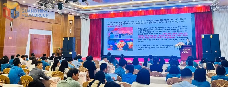 LĐLĐ tỉnh tổ chức tập huấn Luật Công đoàn và Luật BHXH năm 2024 cho cán bộ công đoàn, lãnh đạo doanh nghiệp (tháng 3/2025).