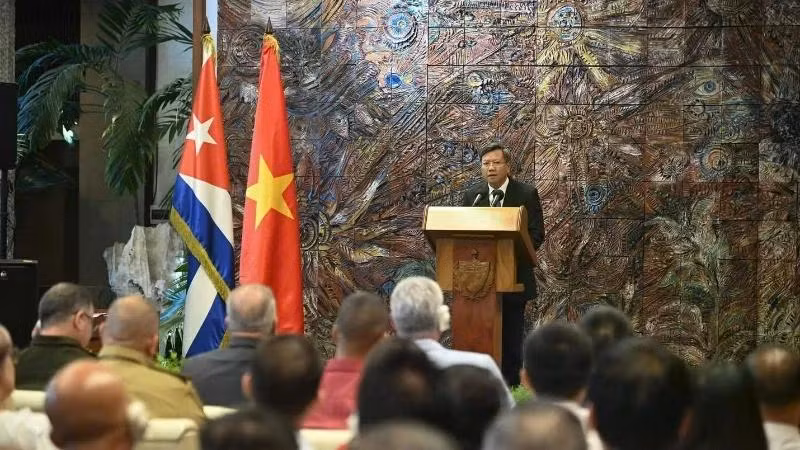 Đại sứ Việt Nam tại Cuba Lê Quang Long phát biểu tại buổi lễ. (Ảnh: Đại sứ quán Việt Nam tại Cuba)