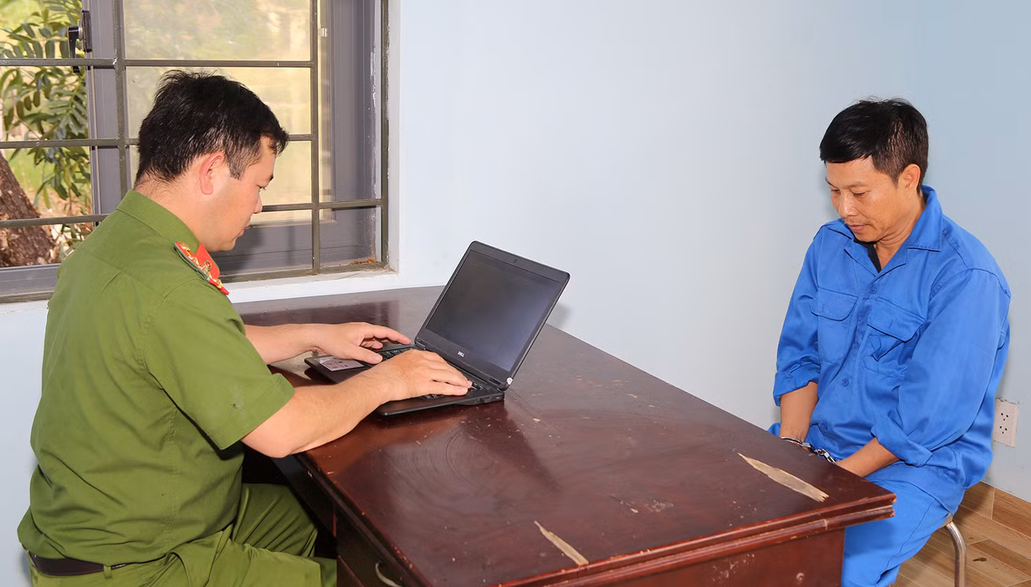 Đối tượng Nguyễn Tấn Phát tại cơ quan Công an. Ảnh: Công an Sóc Trăng