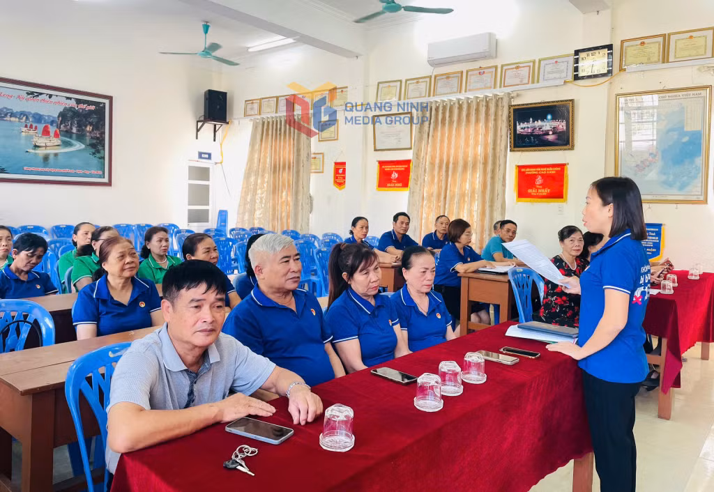 Buổi sinh hoạt của Câu lạc bộ phòng, chống mua bán người và hỗ trợ nạn nhân phường Cao Xanh.