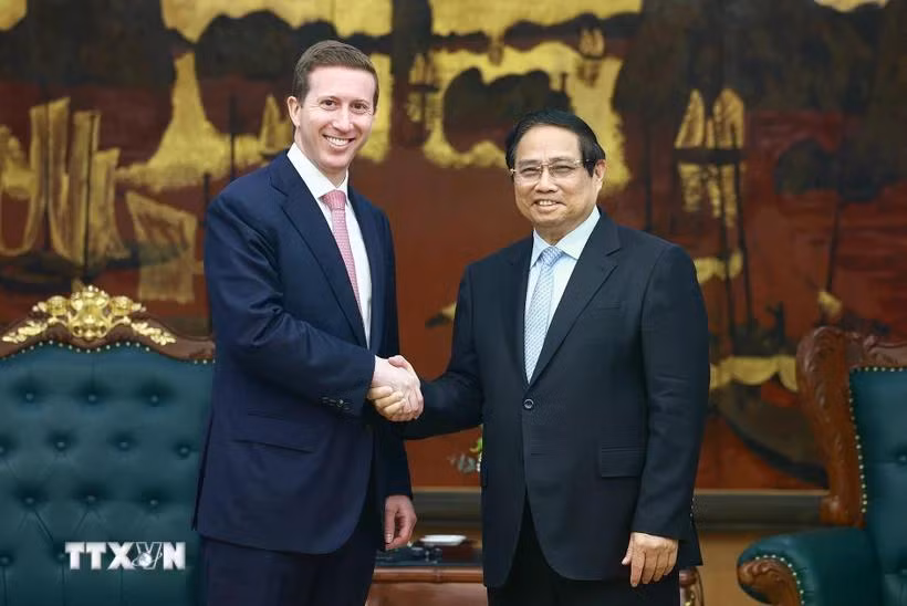 Thủ tướng Phạm Minh Chính tiếp ông Jeffrey David Perlman, Tổng giám đốc điều hành Quỹ đầu tư Warburg Pincus (Hoa Kỳ). (Ảnh: Dương Giang/TTXVN)