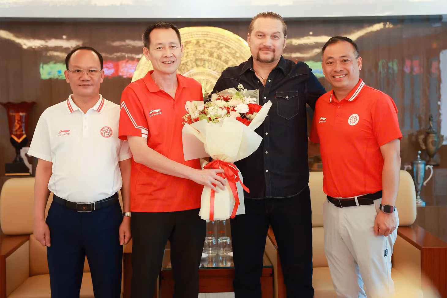 Lãnh đạo CLB Thể Công Viettel rất kỳ vọng vào HLV Popov. Ảnh: Thể Công Viettel