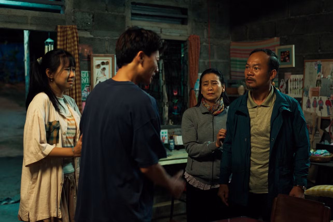 Hình ảnh trong Lật mặt 8: Vòng tay nắng.