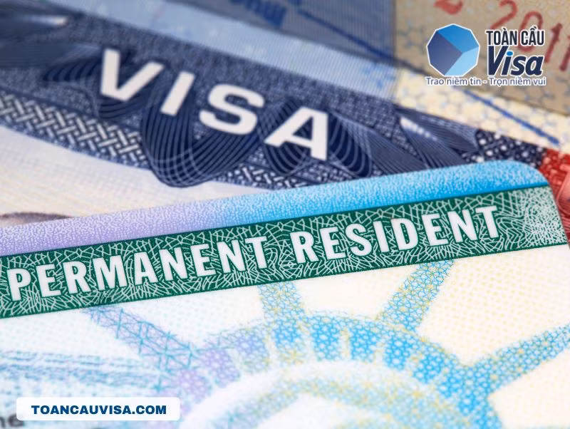 Hãy cùng Bảo Lãnh Định Cư Mỹ Toàn Cầu Visa tìm hiểu sự khác biệt giữa thẻ xanh và quốc tịch Mỹ để đảm bảo quyền lợi khi làm hồ sơ xin visa định cư Mỹ trong năm 2025.