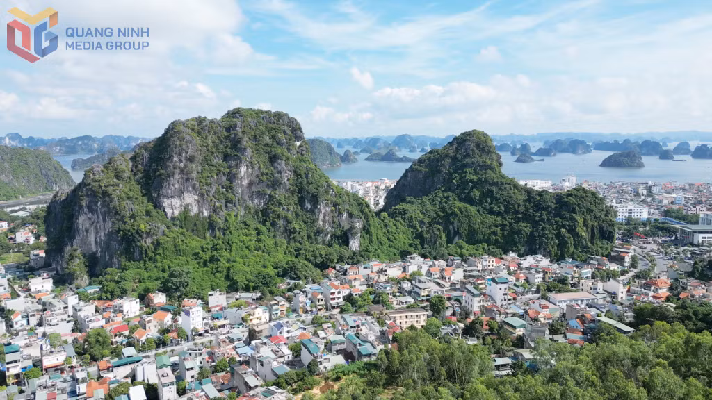 Núi Hạm ở thành phố Hạ Long.