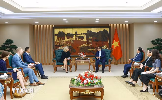 Thủ tướng Phạm Minh Chính tiếp bà Susanna Campbell, Chủ tịch Tập đoàn SYRE (Thụy Điển). (Ảnh: Dương Giang/TTXVN)