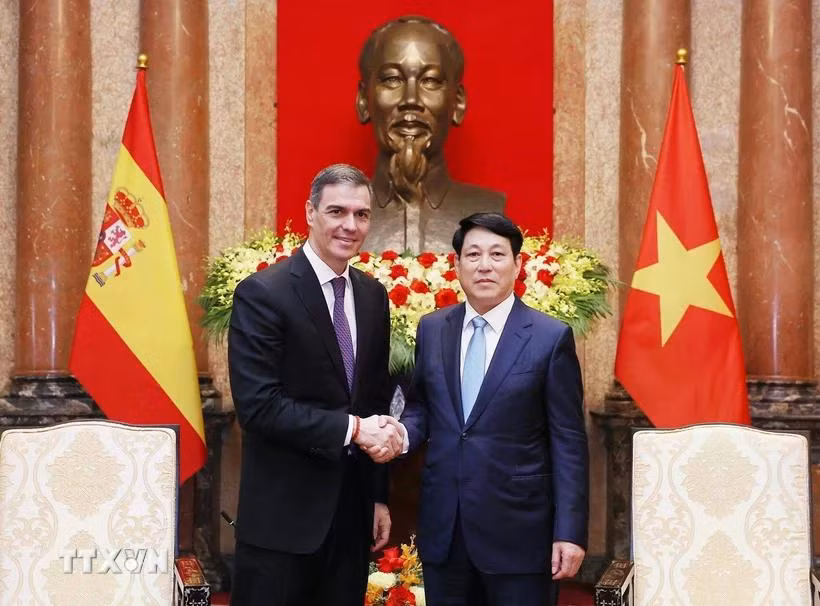 Chủ tịch nước Lương Cường tiếp Thủ tướng Tây Ban Nha Pedro Sánchez. (Ảnh: Lâm Khánh/TTXVN)
