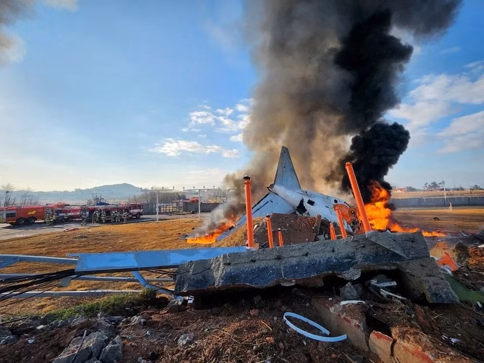 Nguyên nhân tai nạn máy bay Jeju Air ban đầu được cho là thiết bị hạ cánh gặp sự cố, có thể do va phải chim. Ảnh: Reuters.