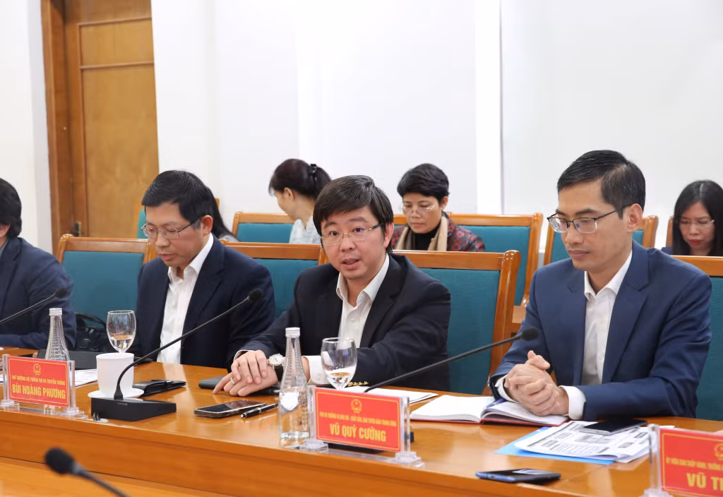 Đồng chí Bùi Hoàng Phương, Thứ trưởng Bộ Thông tin và Truyền thông, phát biểu tại buổi làm việc.