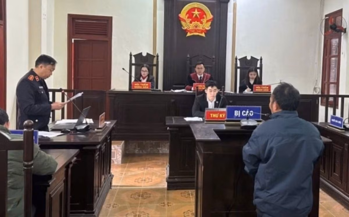 Bị cáo lĩnh án tù sau hơn 12 năm lấy vợ. Ảnh: Đỗ Đức