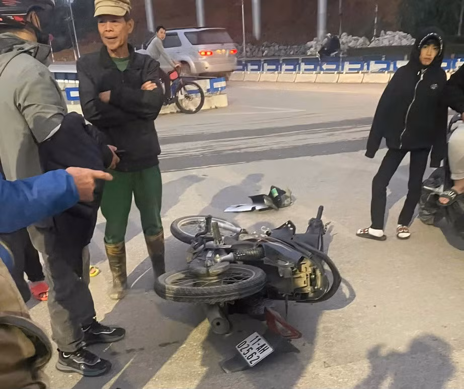 Hiện trường vụ tài xế xe ô tô điều khiển xe rời khỏi hiện trường sau khi gây TNGT tại Cao Bằng. Ảnh FB.