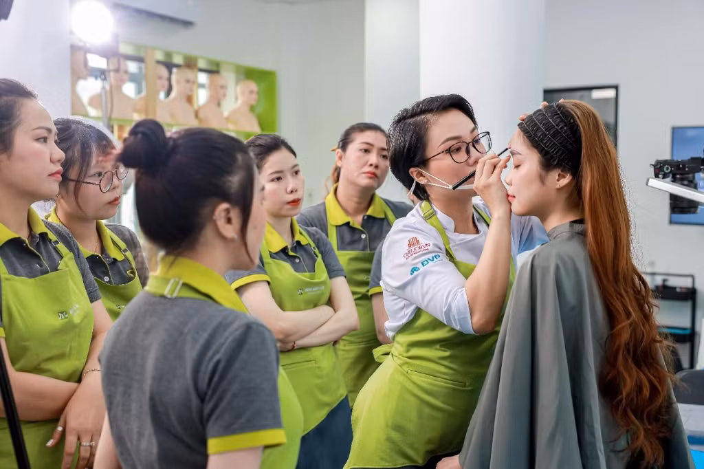Phụ nữ đã lập gia đình ở độ tuổi 30 – 40 đều có khả năng tạo dựng sự nghiệp cho riêng mình
