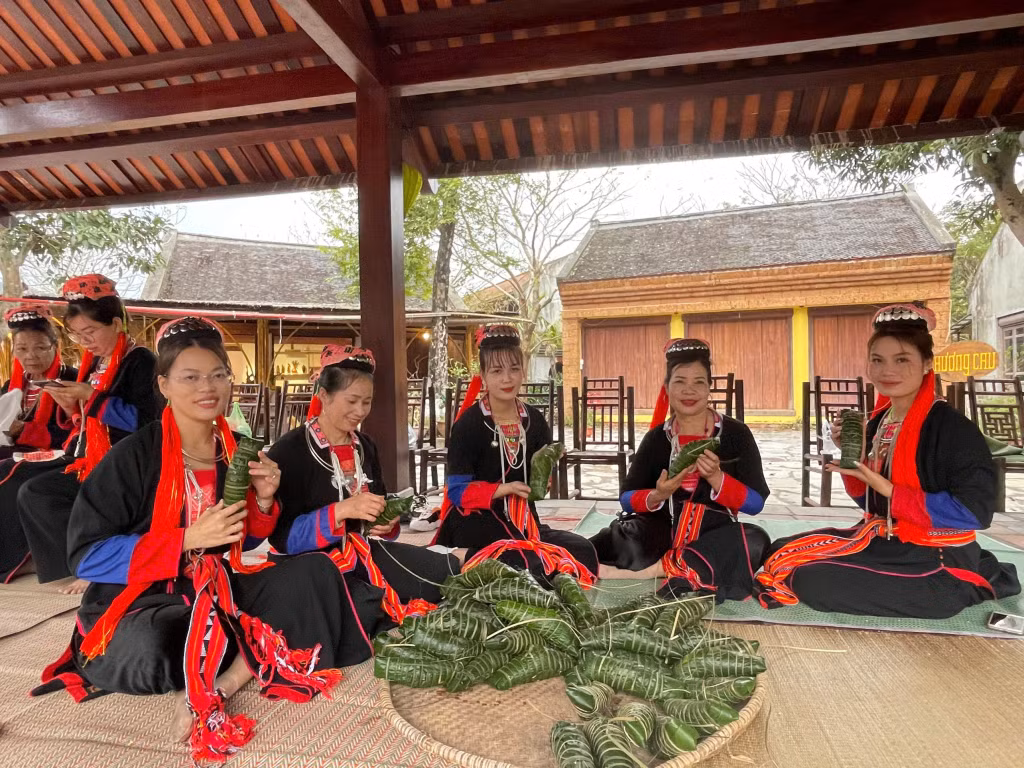 Vào dịp Tết, tại đình Làng Nương (xã Thượng Yên Công, TP Uông Bí), thường diễn ra nhiều hoạt động nhằm tái hiện không khí Tết xưa.