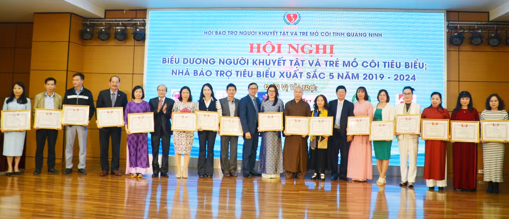 20 nhà bảo trợ tiêu biểu đã có thành tích xuất sắc trong hoạt động trợ trợ NKT,TMC tỉnh Quảng Ninh, giai đoạn 2020-2024 được Trung ương Hội Bảo trợ NKT-TMC Việt Nam khen thưởng.