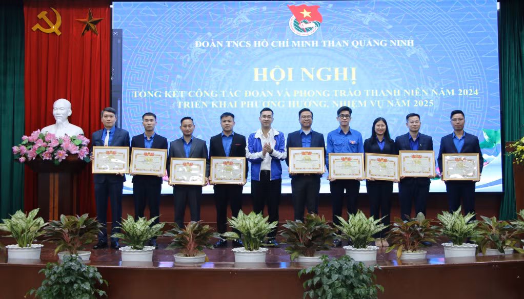 Các tập thể có thành tích xuất sắc trong công tác Đoàn và phong trào thanh niên năm 2024 được nhận Bằng khen của Ban Chấp hành Tỉnh Đoàn.