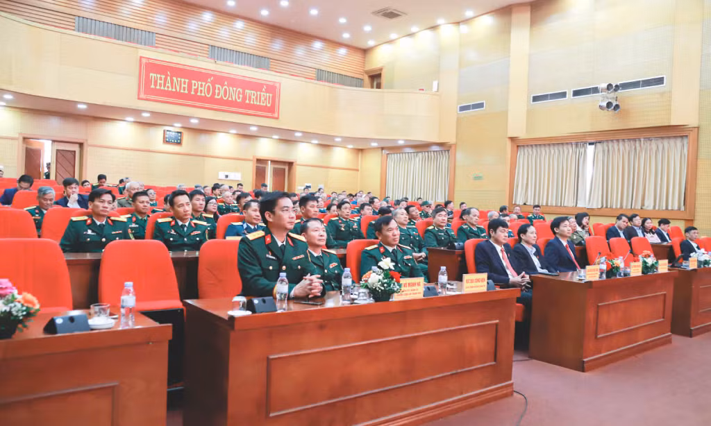 Các đại biểu dự gặp mặt.