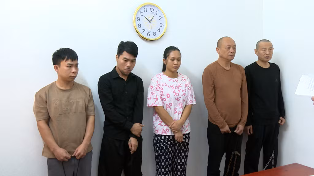 Các đối tượng thực hiện cướp giật ngày 23/11/2024 bị Công an TP Móng Cái bắt giữ sau 30 giờ lẩn trốn.