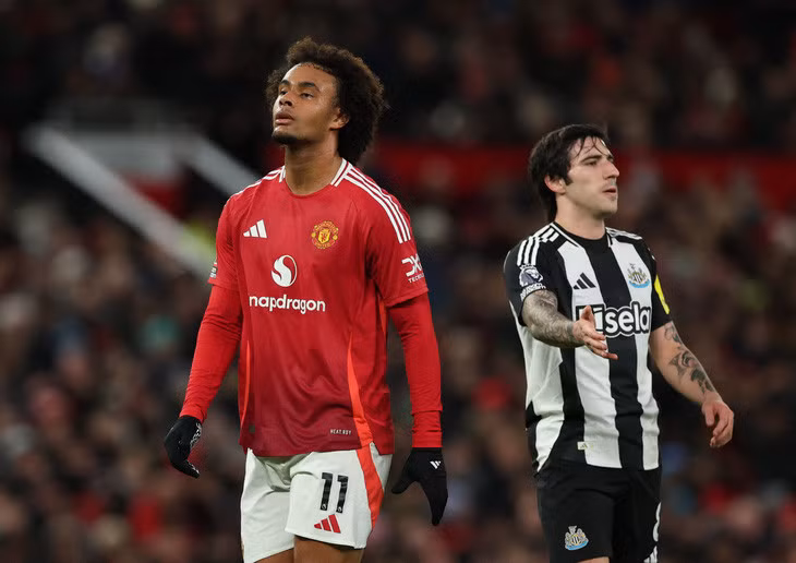 Man United (trái) lại tiếp tục thất bại ở Ngoại hạng Anh - Ảnh: REUTERS