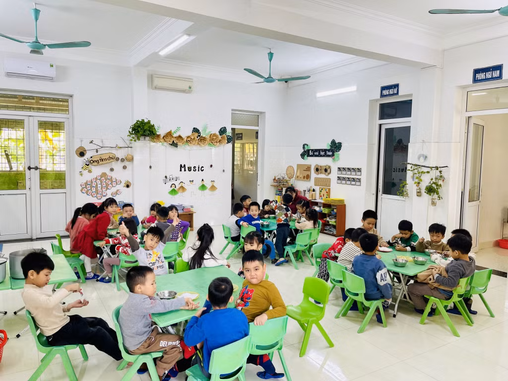 Trường Mầm non Bình Dương (phường Bình Dương, TP Đông Triều) sau sáp nhập Trường Mầm non Bình Dương A và B đã giúp bố trí học sinh theo nhóm lớp thuận tiện, đúng độ tuổi, qua đó tập trung nguồn lực đầu tư cơ sở vật chất tạo môi trường giáo dục tốt nhất.