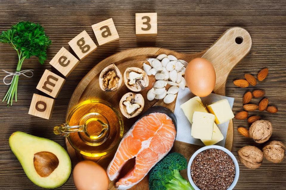 Axit béo Omega-3 có nhiều trong dầu cá, cá, trứng... Ảnh: SciTechDaily.