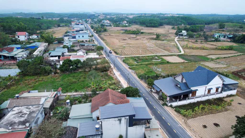 Các tuyến đường hoàn thành đã làm thay đổi diện mạo khu vực nông thôn, miền núi