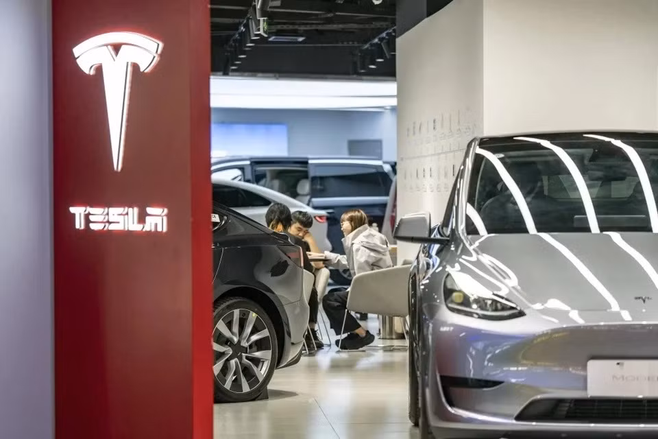 Xe điện Tesla gặp lỗi hệ thống tự lái. Ảnh: Bloomberg.