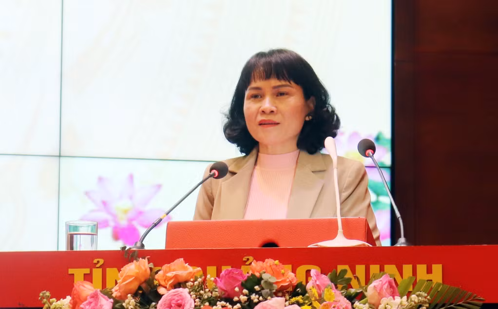 Đ/c Nguyễn Thị Vinh Tỉnh ủy viên, Bí thư Đảng ủy Khối
