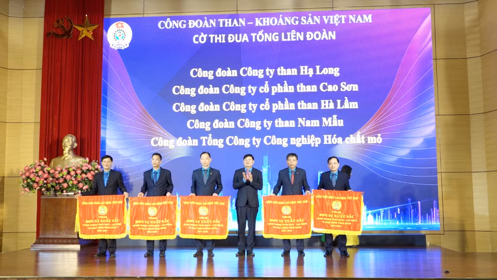 Các tập thể nhận Cờ thi đua của Tổng Liên đoàn Lao động Việt Nam vì đã có thành tích xuất sắc trong phong trào Công nhân viên chức lao động và hoạt động Công đoàn năm 2024