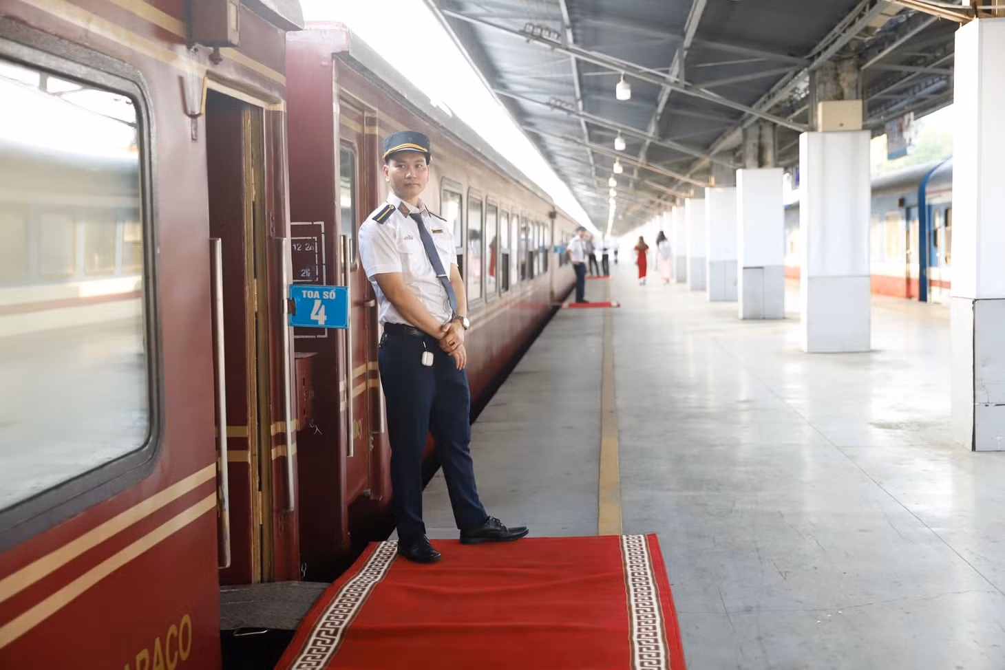 Bên ngoài toa tàu 5 sao trên chuyến tàu Bắc - Nam. Ảnh: Đường sắt Việt Nam