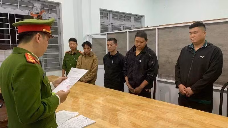 Phòng Cảnh sát kinh tế, Công an tỉnh Đắk Lắk đã ra quyết định khởi tố bốn vụ án, khởi tố bắt tạm giam bốn bị can vi phạm quy định về an toàn thực phẩm.